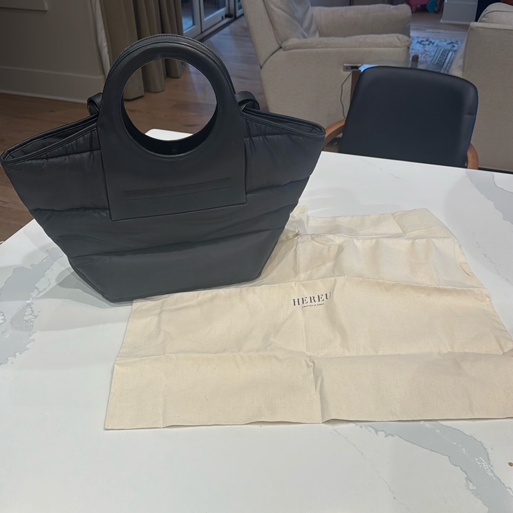 Hereu black puffer tote